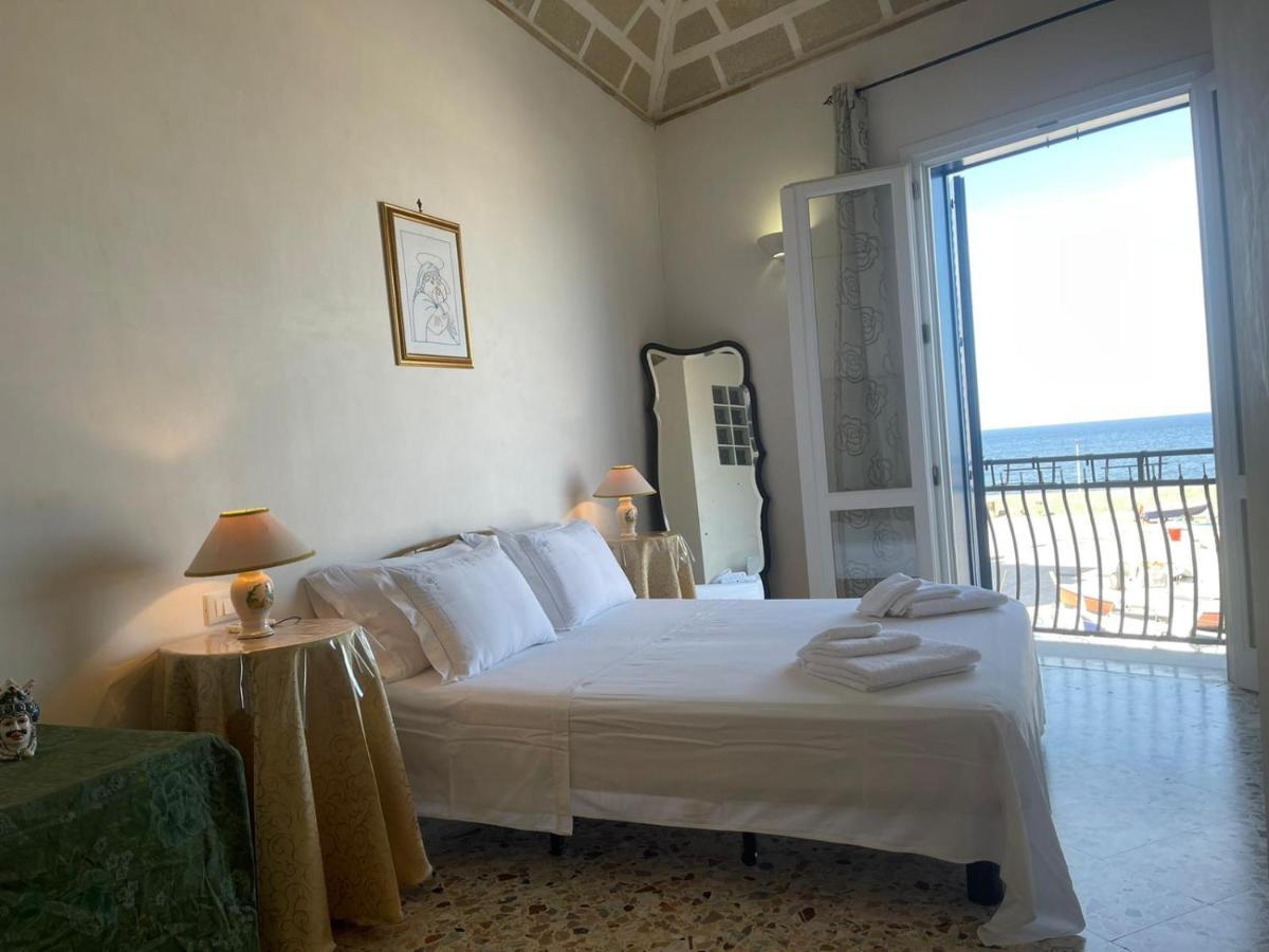 Hotel La Camera Sul Porto à Marettimo Extérieur photo